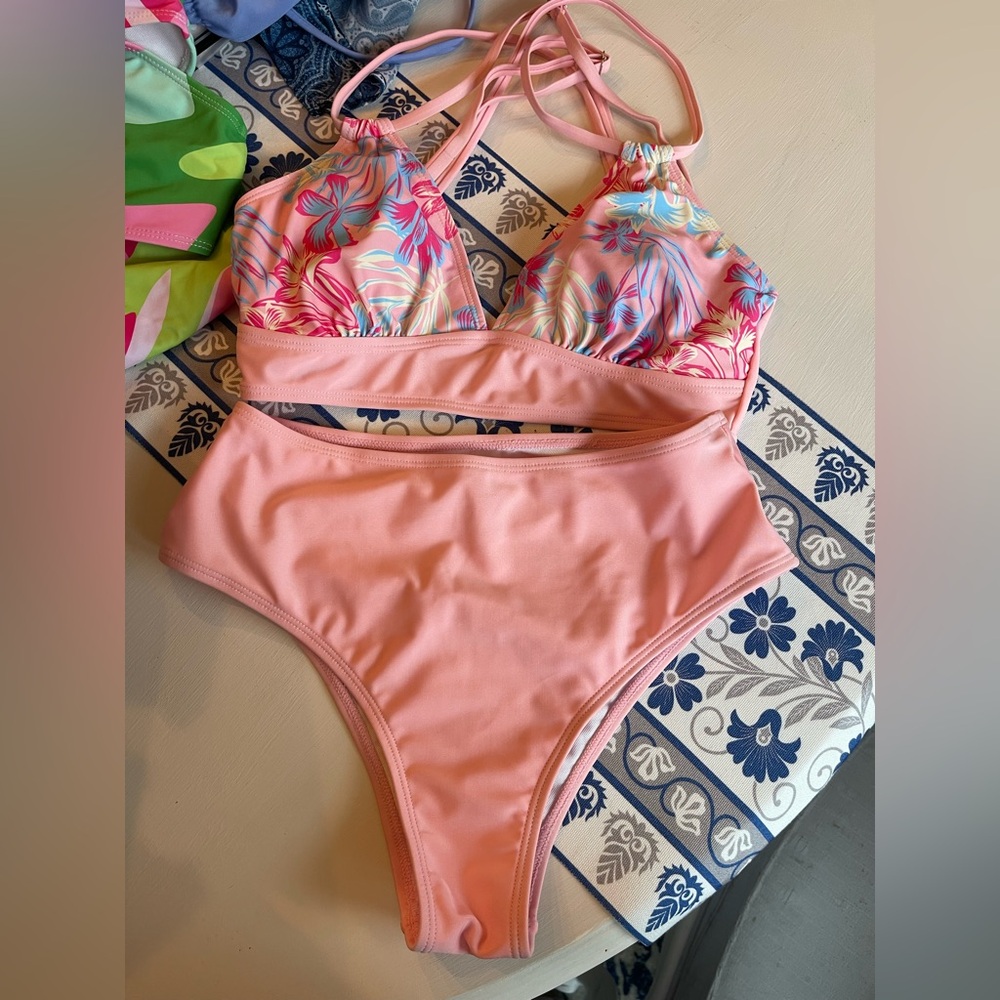 Women’s size small bikini bundle, 3 bikinis never worn but no tags